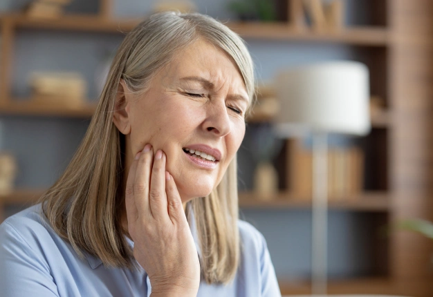 a older women suffer tooth pain